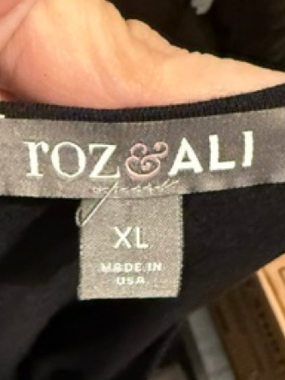 ROZ & ALI Sequin Blouse Size XL - Picture 3 of 3